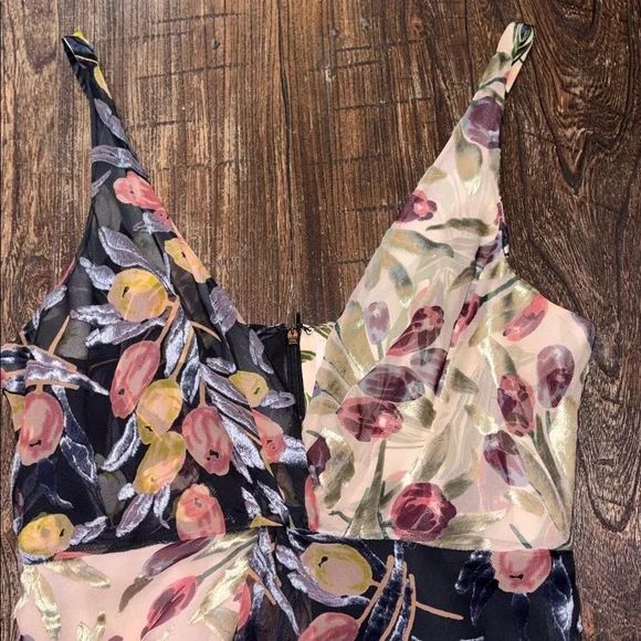 Cinq à Sept Carolee Midi Dress Mixed Floral Twist Front Burnout Size 8 EUC - Picture 4 of 9